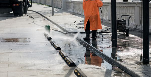 Parking Lot Pressure Washing in Brandon