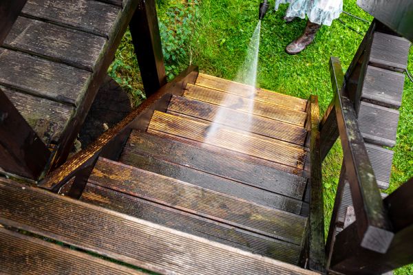 Wood Power Washing in Brandon